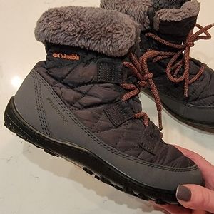 Columbia Boots Size youth size 1